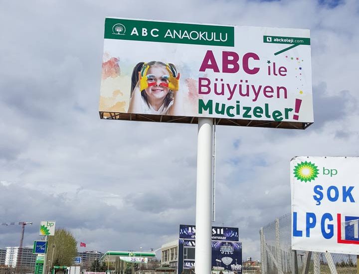 abc okullari totem tabela1 720x550 - Abc Okulları