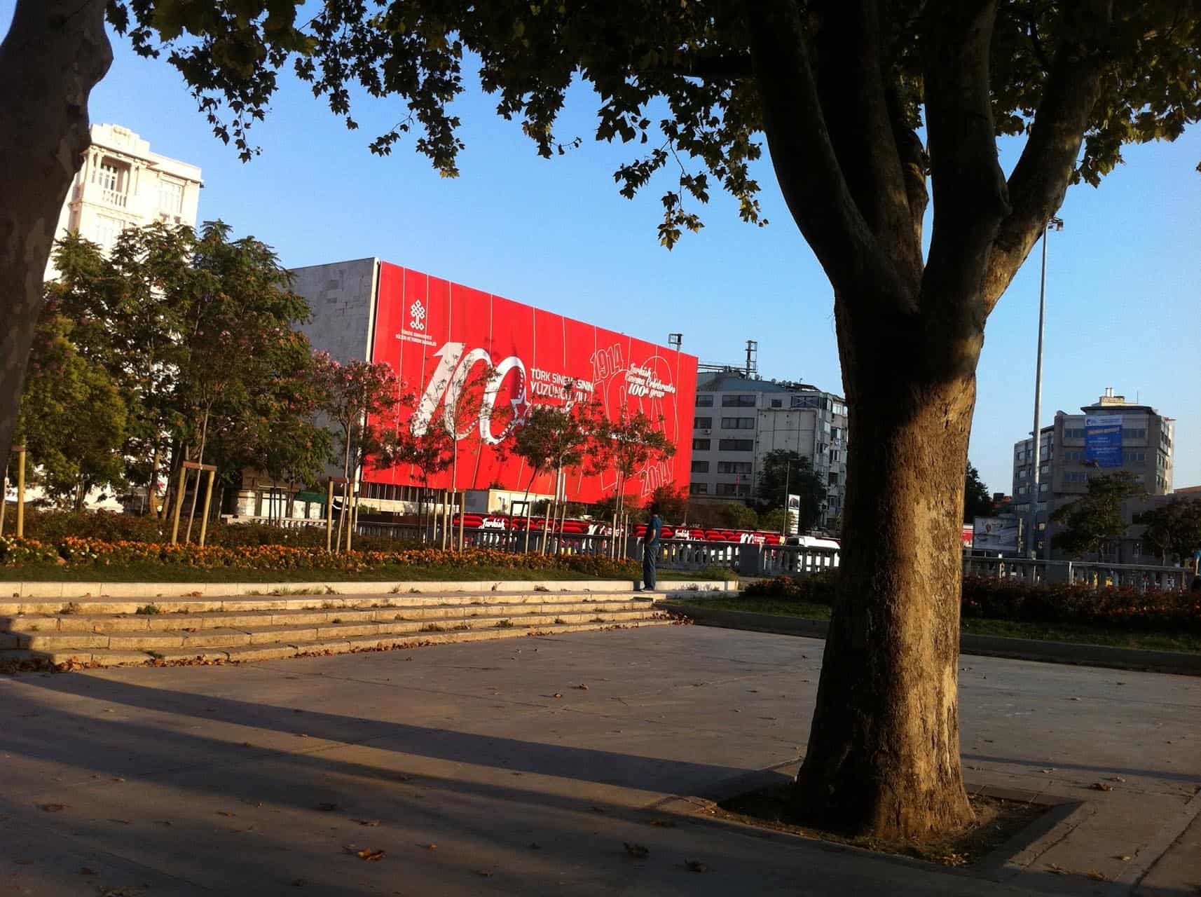 istanbul taksim ataturk kultur merkezi bina giydirme12 - İstanbul Taksim AKM Binası Giydirme